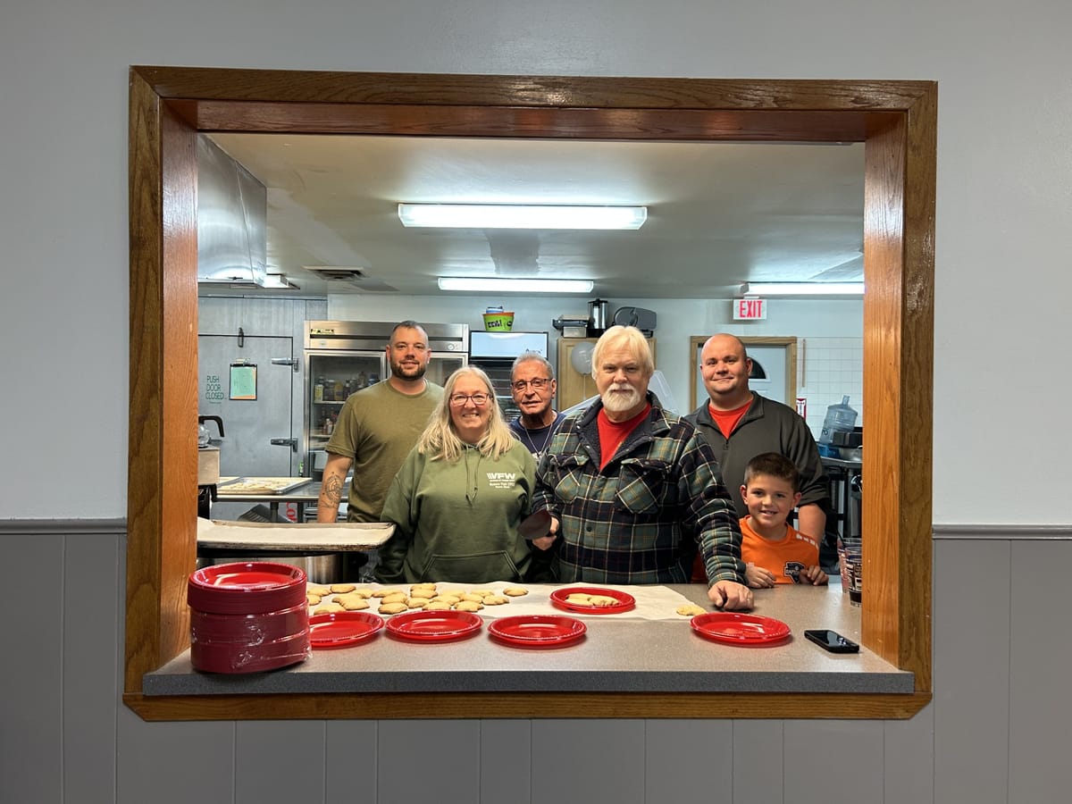 Decorating Christmas cookies at Roscoe VFW