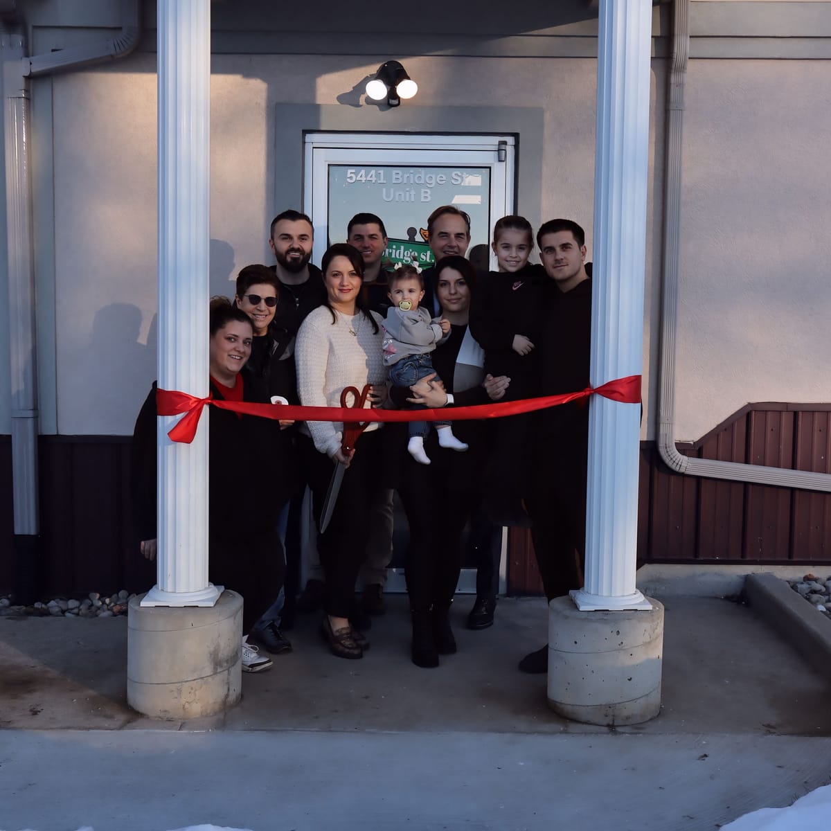 Bridge St. Pizza & Chicken Co. celebrates ribbon cutting in Roscoe