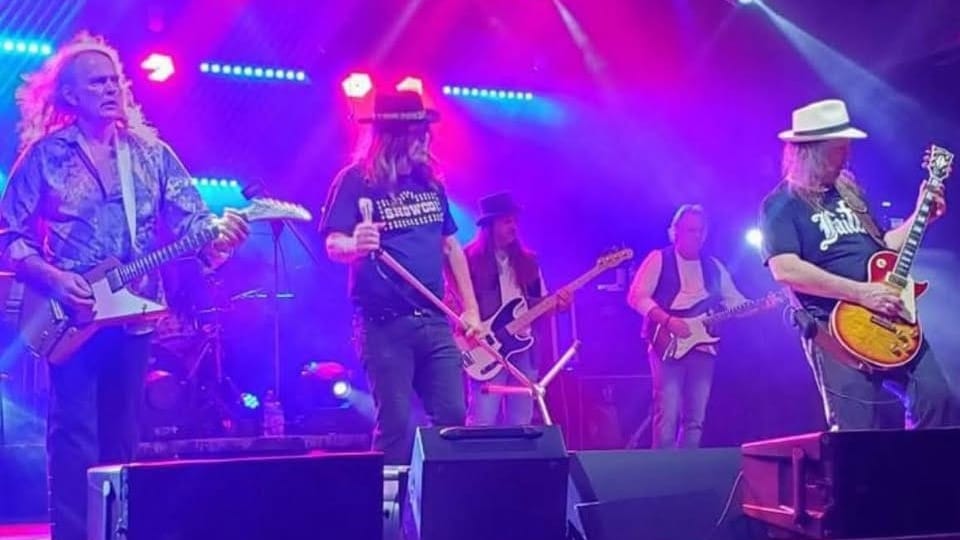 Music: LynSkynyrd at Louie's