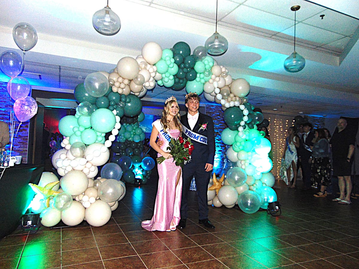 Hononegah students experience Tides of Elegance at 2026 Prom