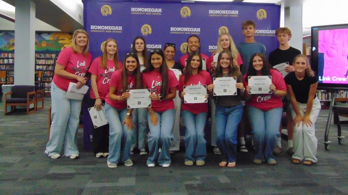 Link Crew members show  caring support to  incoming freshmen