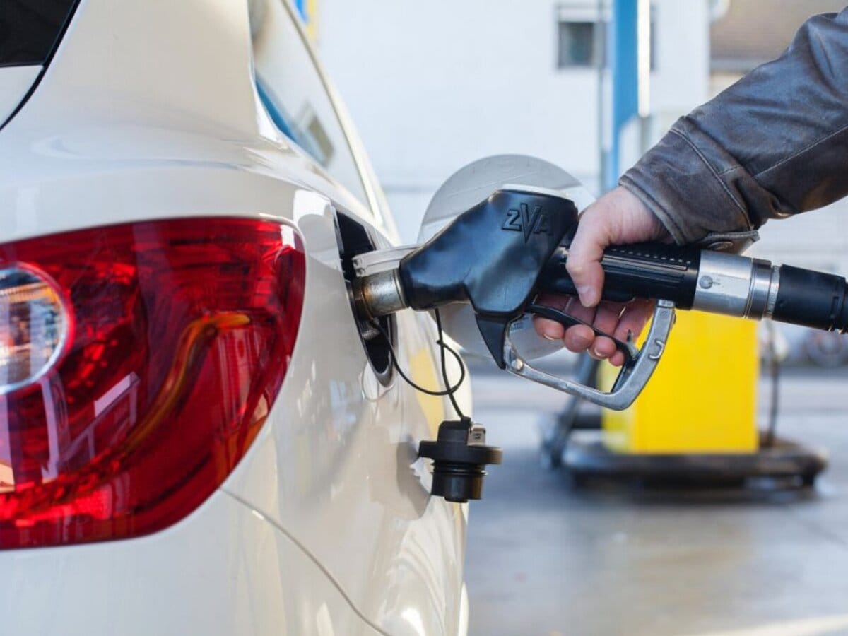 Gas prices declined slightly last week