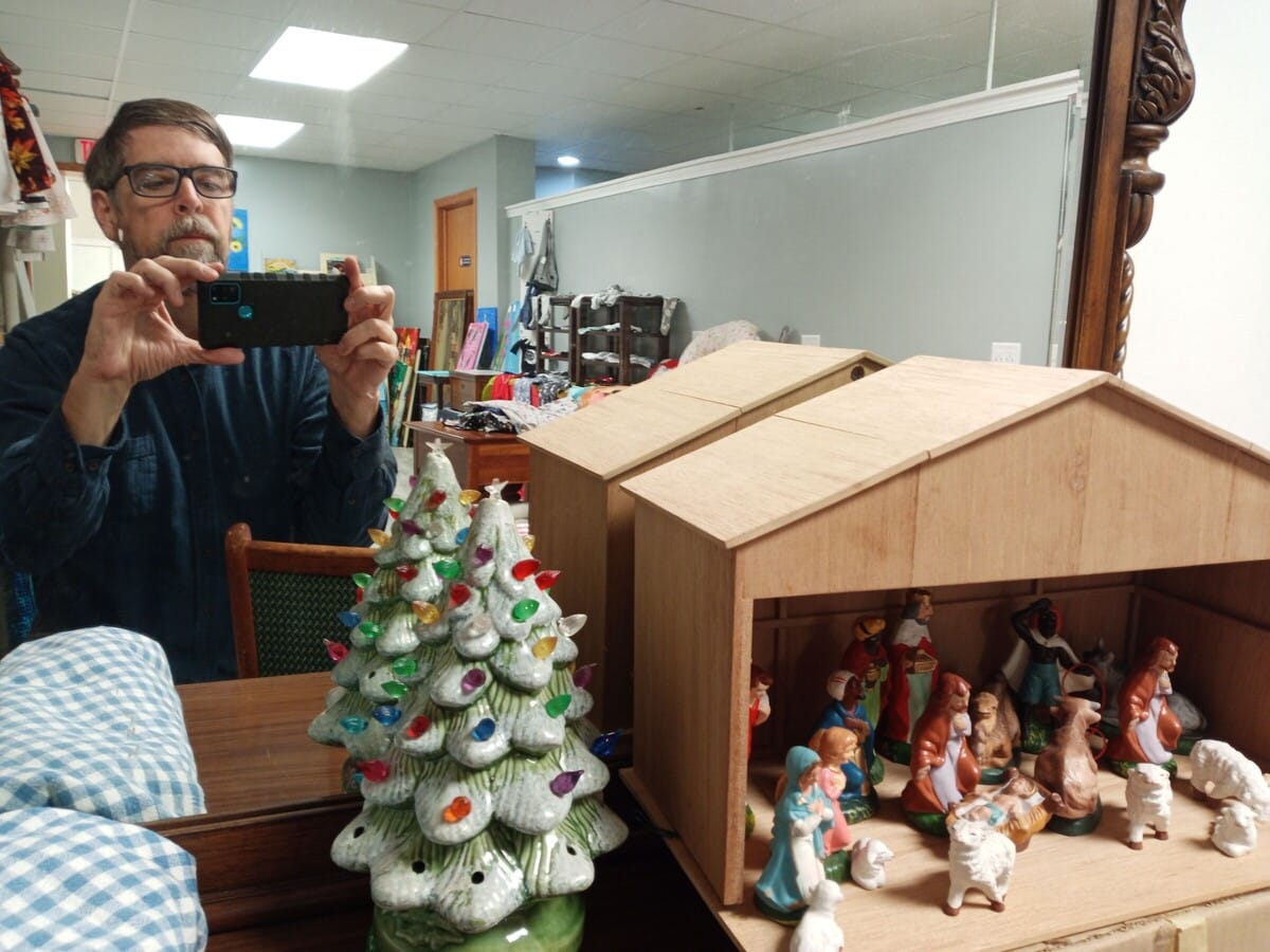 Holiday shopping opportunities on West Main in Rockton
