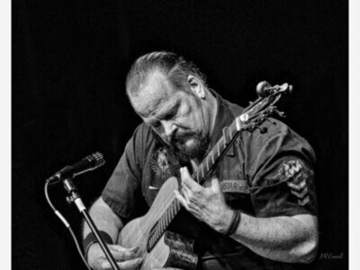 Live Music: Paul Bronson