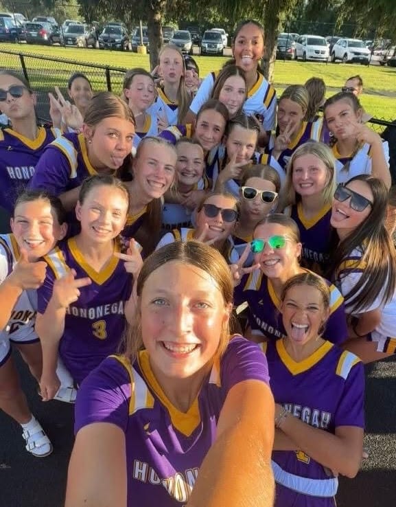 18-1 season comes to an end for the Hononegah Flag Football team. Indians fall to Round Lake 12-7.