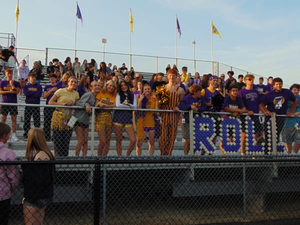 Hononegah welcomes  students, staff, parents and Administration at Purple and Gold Festival
