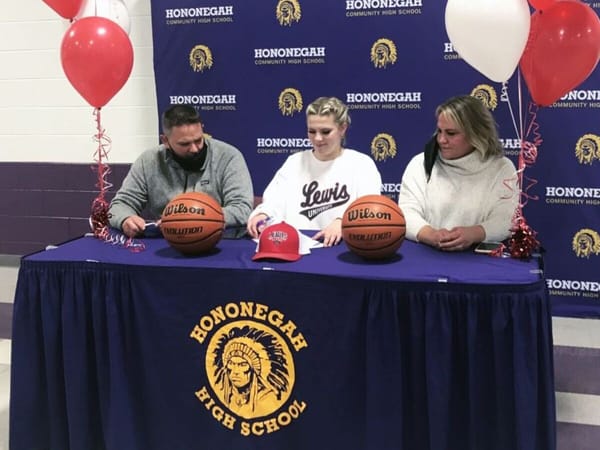 Haley Warren signs Hononegah's first letter of commitment of 2022