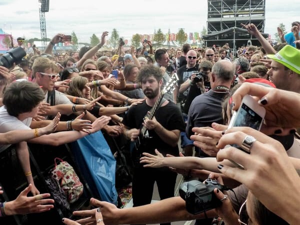 Strong spirits: cheering or jeering?