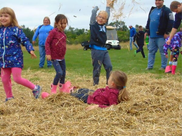 Common Ground Pumpkin Festival: two food trucks, two live bands, a helicopter, and pumpkin pie