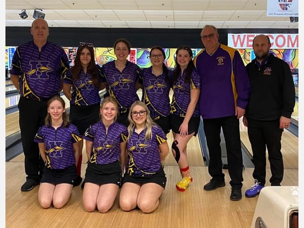 Hononegah girls bowling team finishes 2nd at regionals