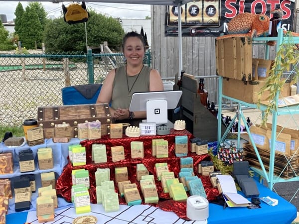 Louie’s Tap House hosts Artisan Market