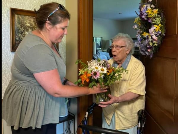 Roscoe Gardening Club brings special deliveries to North Pointe Terrace
