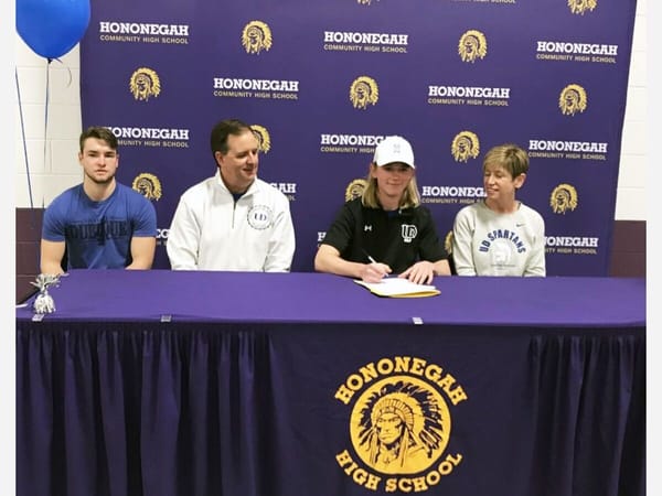 Hononegah senior golfer Cade Bastian signs letter of intent for University of Dubuque