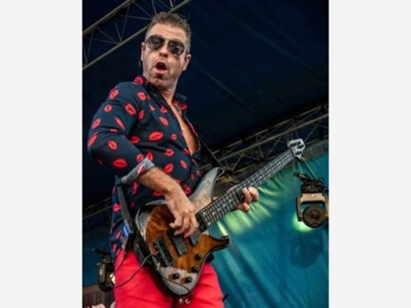 Music: Nick Sanzeri at Louie's