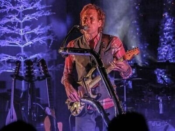 A Light in the Window: Stars & Promises Christmas Tour Featuring Peter Mayer