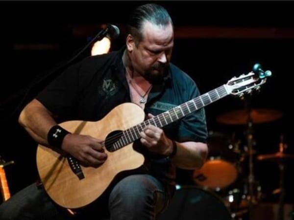 Live Music: Paul Bronson