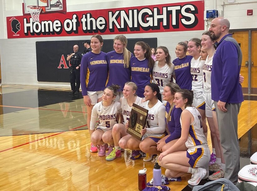 Hononegah Indians celebrate 2024 regional title at Rockford Auburn