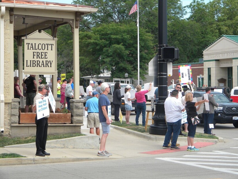 Anti-drag protesters at Talcott Free Library, Rockton, Illinois, July 14, 2023. Photo: Abby Clarke