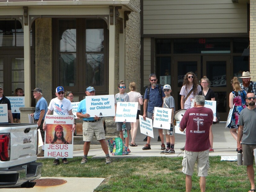 Anti-drag protesters at Talcott Free Library, Rockton, Illinois, July 14, 2023. Photo: Abby Clarke