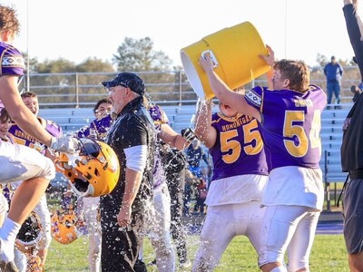 Dominant Hononegah Indians move on to Level 3 in the 2023 7A IHSA football playoffs