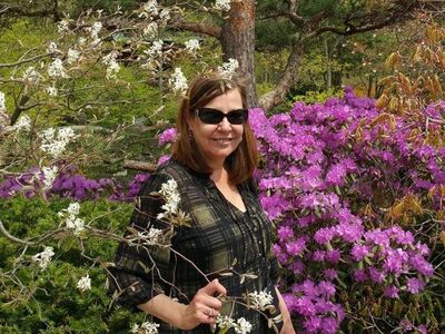 ﻿Heidi Hofman (1960-2022) loved reading and Japanese Gardens, but also the Bears and Cubs